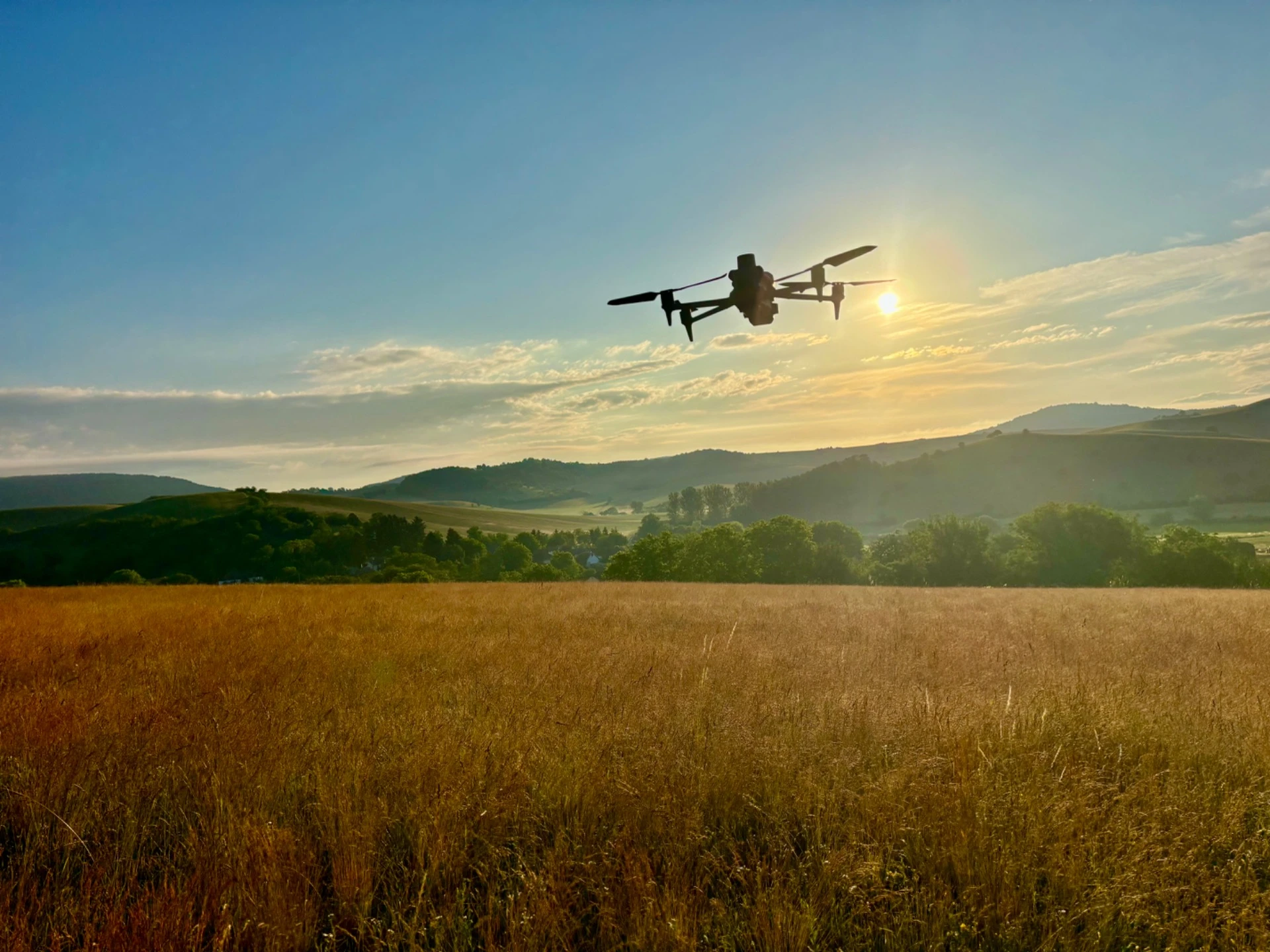 DJI Matrice 4T drón vadgazdálkodási felmérés közben